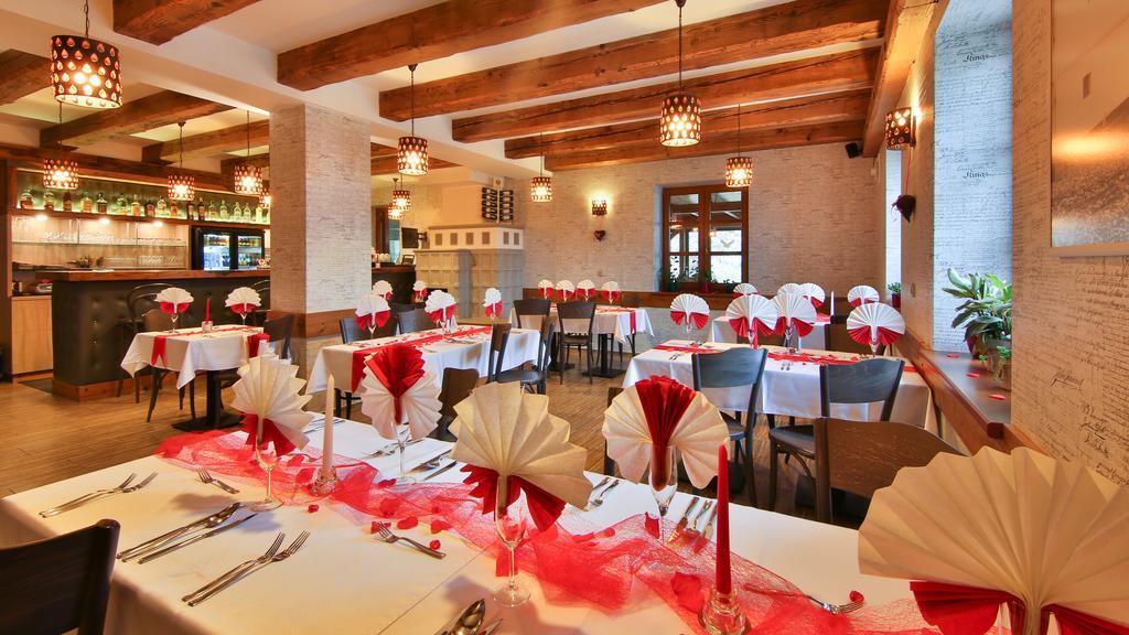 Restaurace A Penzion Bludovecek Luaran gambar